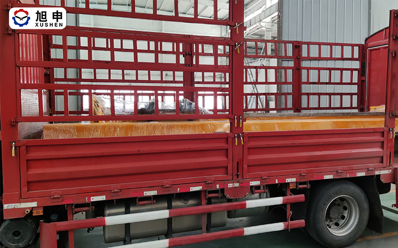 青島客戶訂購的焊接操作機(jī)驗(yàn)收合格，裝車發(fā)往客戶現(xiàn)場(chǎng)
